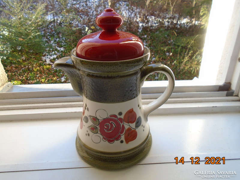 Hand-painted majolica tea pouring relief with red rose pattern at Schramberg majolica factory