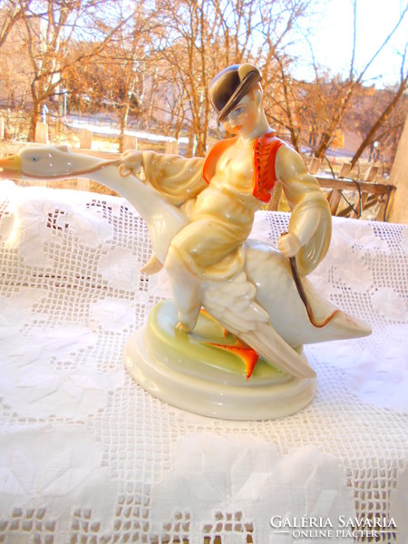 Herendi porcelán figura -Ludas Matyi magasság 20 cm , a lúd hossza 25 cm