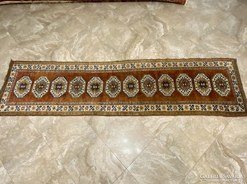Special running mat with Caucasian pattern