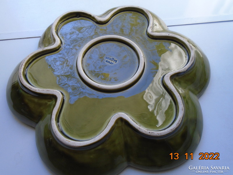 Schütz cilli art nouveau, lobed majolica decorative bowl with raised delicate plant arabesques