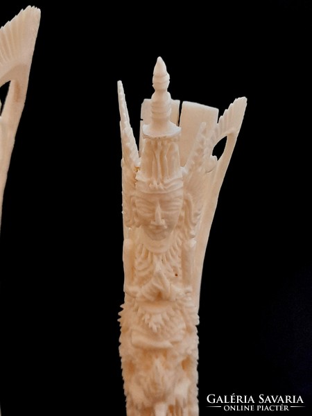 Far Eastern detailed bone sculpture pair in one, 20 cm