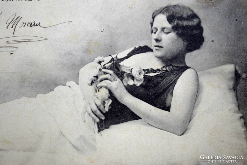 2 db Antik  fotó képeslap - fekvő  hölgy