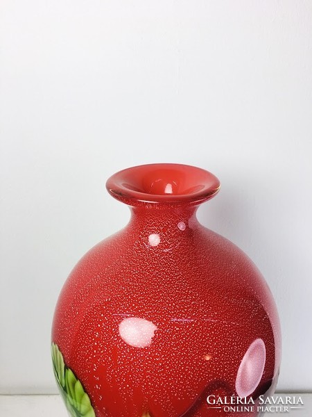 Nagyméretű vintage élénk piros florális díszítésű jelzett tömör üveg TOSO MURANO váza, 1970's -51146