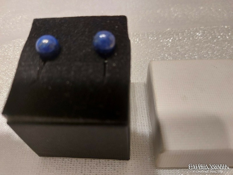 Silver stud earrings with lapis lazuli stone.
