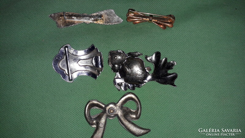 Retro and older brooches in a package of 5 pieces as shown in the pictures