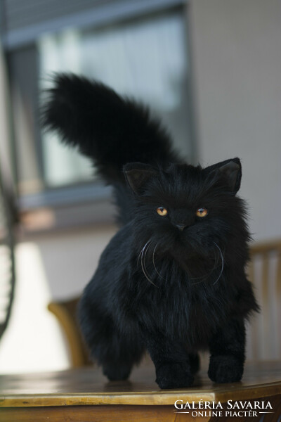 Élethű fekete perzsa macska plüss, realisztikus Halloween dekoráció fekete macska plüss állat