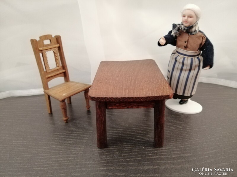 Dollhouse doll furniture