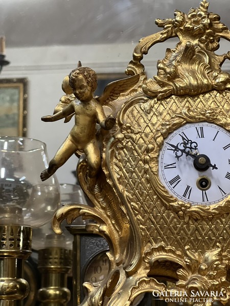 Antik stílusú barokk tűziaranyozott puttós asztali - kandalló óra