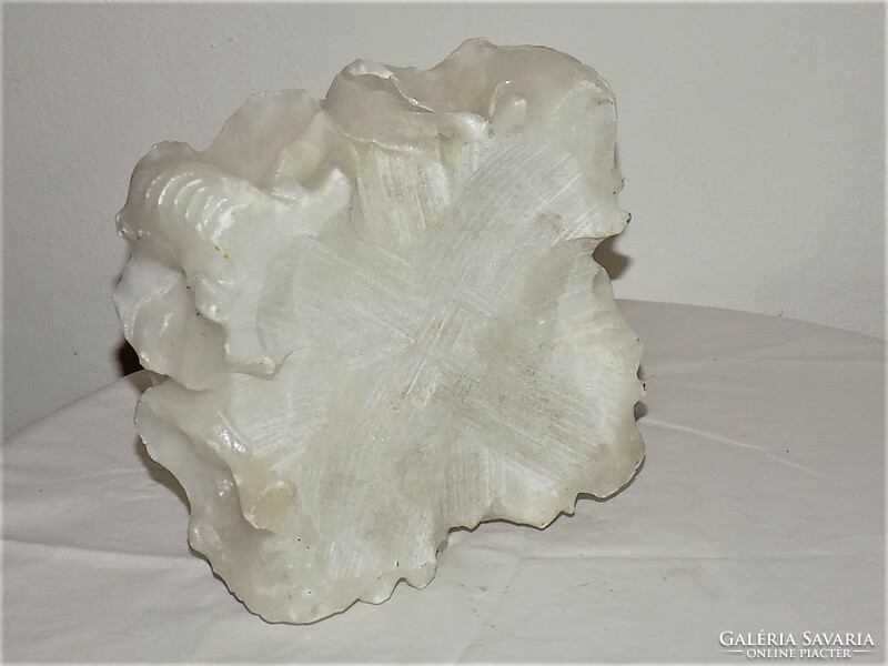 Huge art deco alabaster cigar ashtray or centerpiece, with 4 elephant statues on the side