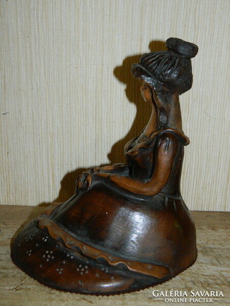 Larger-sized Fabian Zója ceramic girl