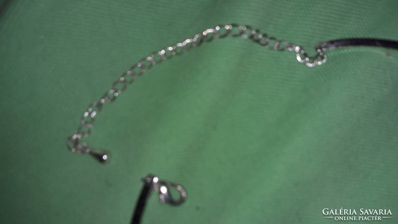 Retro trendi bizsu ezüstözött fém nyakék  a merev rész 13 cm átmérő + a lánc a képek szerint