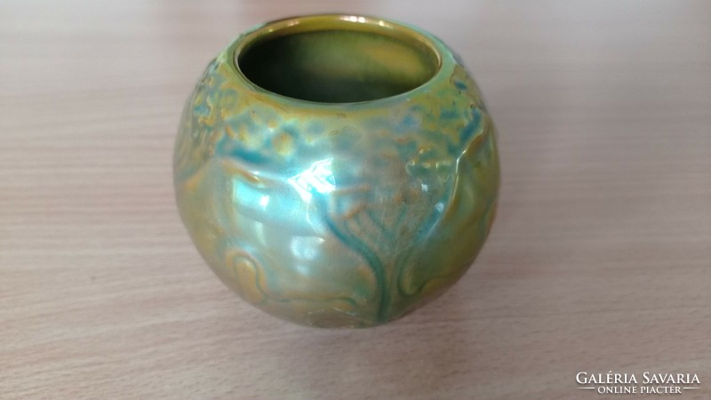 Zsolnay's eosin globe vase