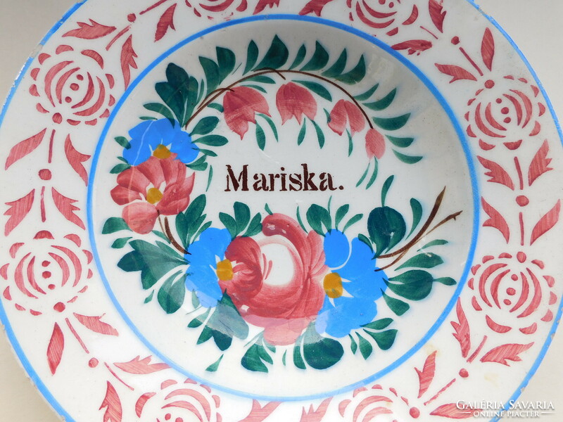 Hollóházi tányér Mariska felirattal (1915-19)