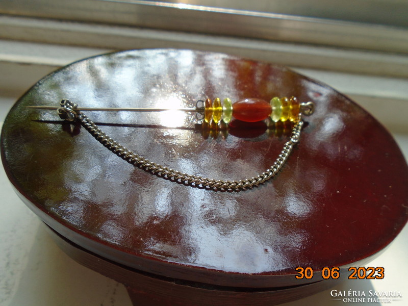 Hat pin with chain, amber pearl