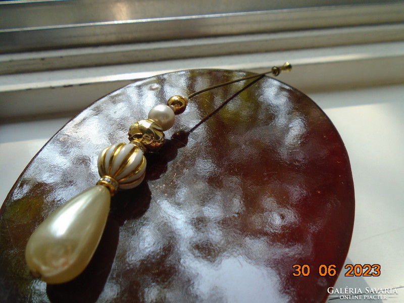 Látványos 5 féle díszes gyönggyel kalaptű aranyozott védő kupakkal