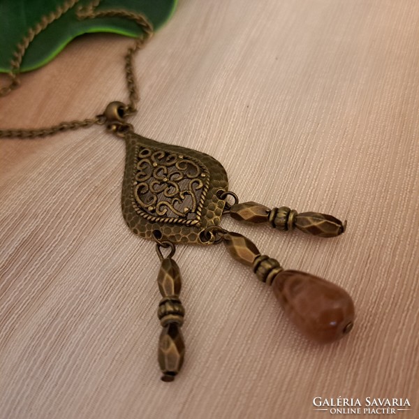 Indian pendant with agate stone, 4 cm.