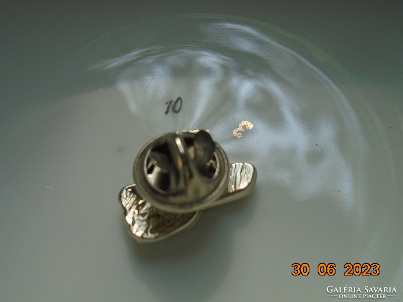 Ezüstözött nyuszi fej bross csiszolt kövekkel kirakva, pillangó patent