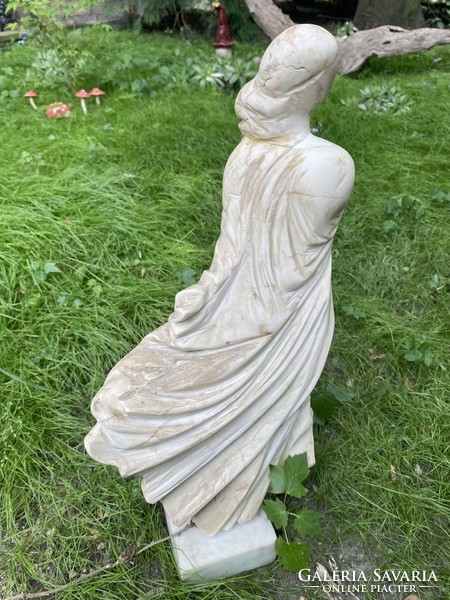 Màrvàny sculpture female figure