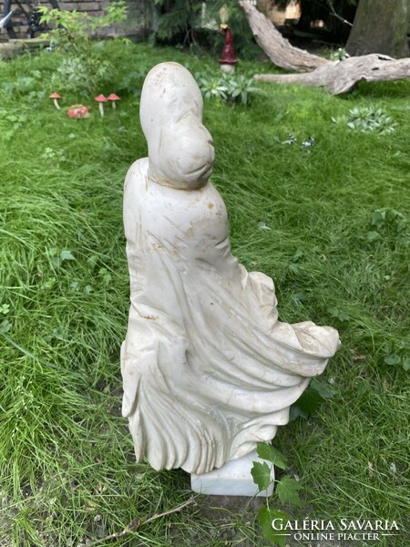 Màrvàny sculpture female figure