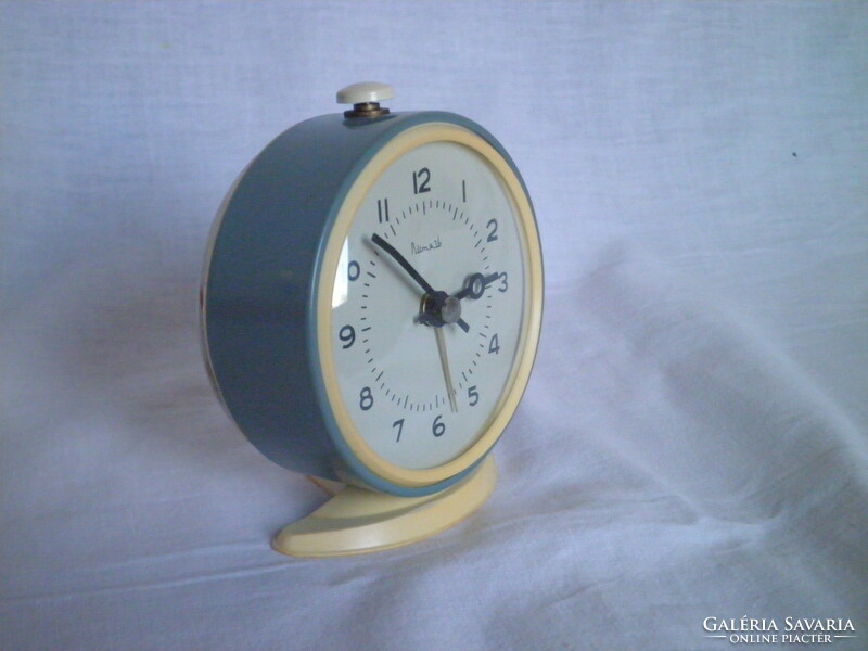 Traditional Russian Vityaz mechanical table rattle clock