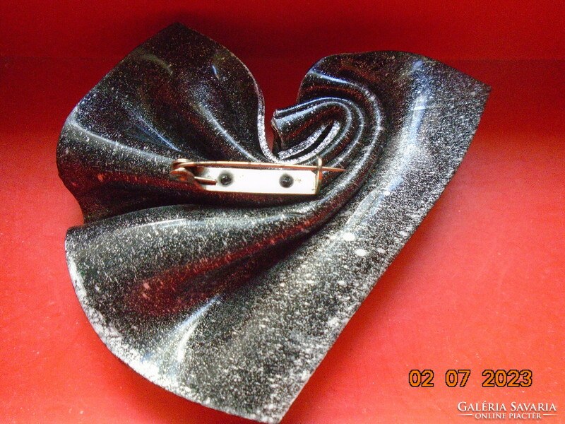 Very rare ! Art deco black-and-silver striped clasped scarf patterned brooch
