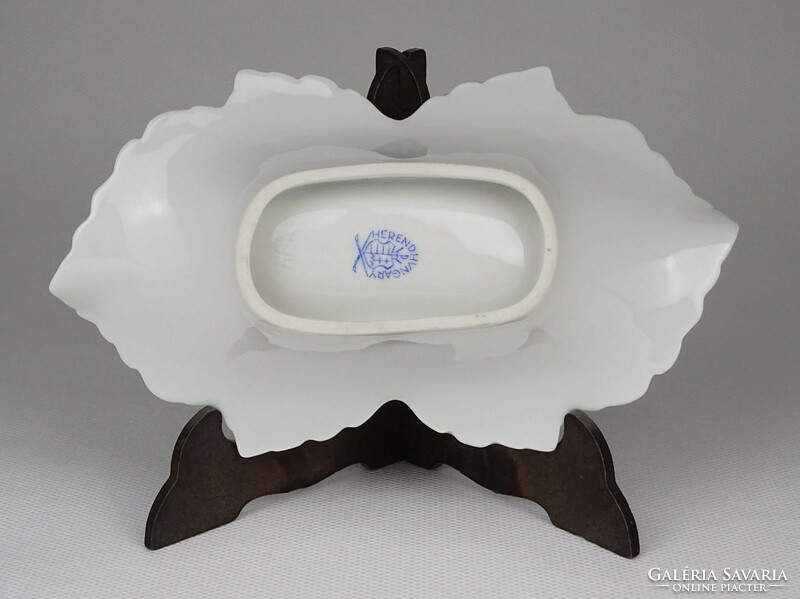 1N362 Herend porcelain leaf-shaped ashtray with Rothschild pattern