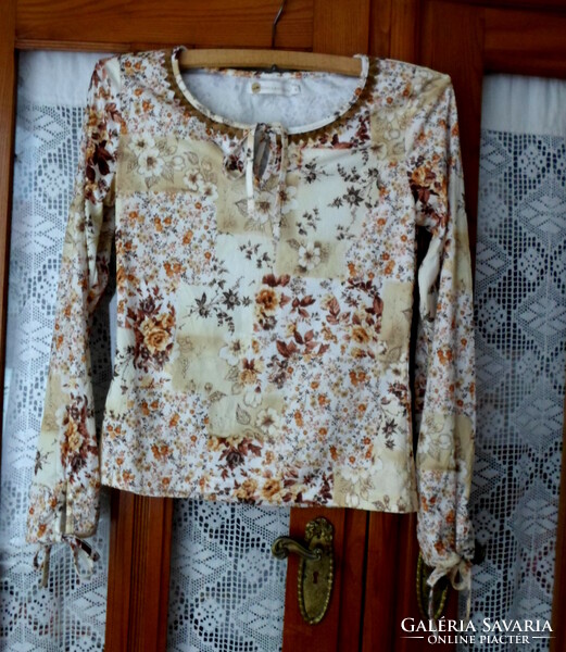 Women's long-sleeved blouse: brown-beige floral pattern