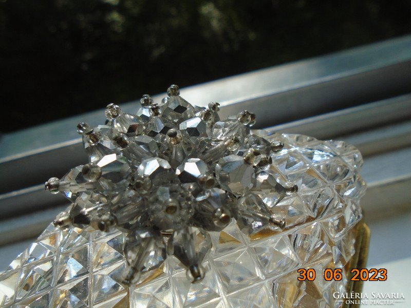 AURORA BOREALIS ezüst fényű kristály fürt bross gilosált ezüstözött hátoldallal