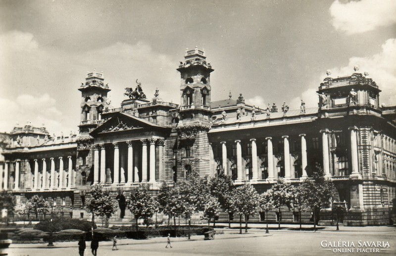 Bp - 061 Budapest walk, royal mansion (postal clean)