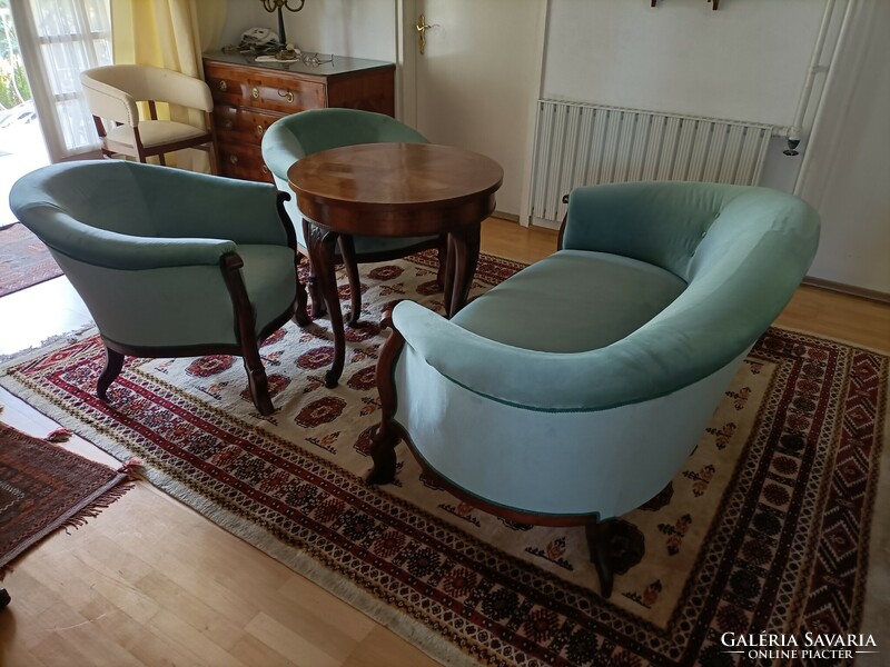 Completely renovated 4-piece elegant sofa set