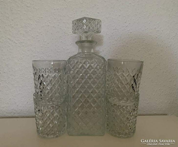 Whiskey bottle with 4 glasses