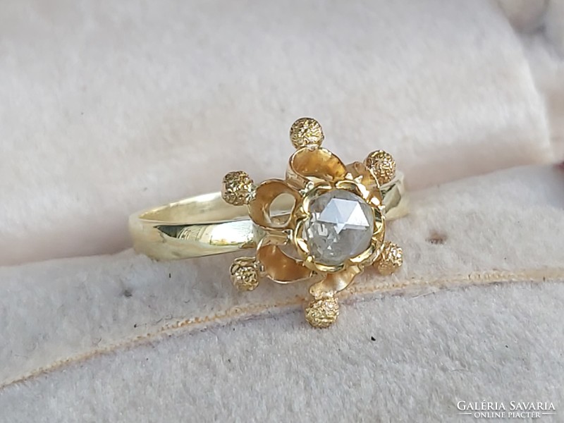 Gold ring/diamond