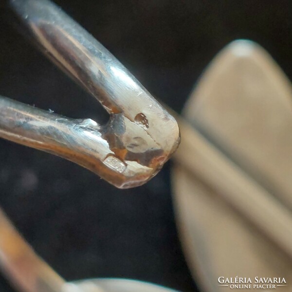 Csodás virág formájú ezüst karperec piros bogyókkal, nyitott