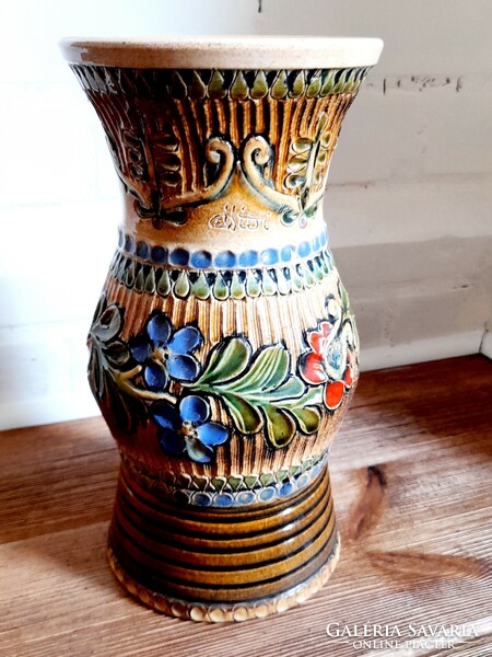Hidi jelzéssel nagyméretű váza, 24,5 cm