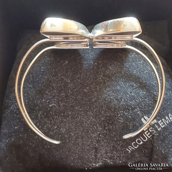 Csodás virág formájú ezüst karperec piros bogyókkal, nyitott