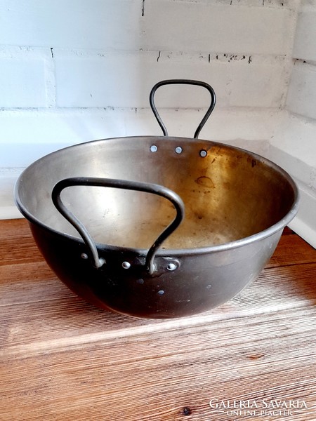 Old copper foam cauldron, 25 cm.