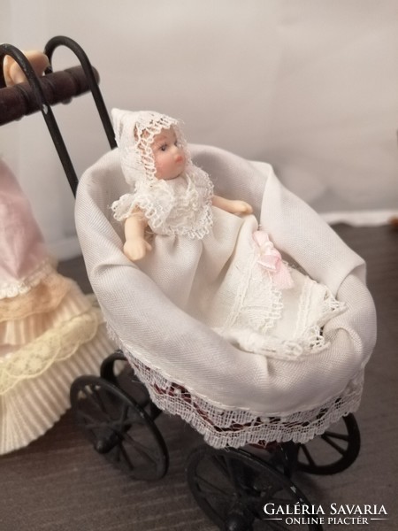 Dollhouse with baby stroller