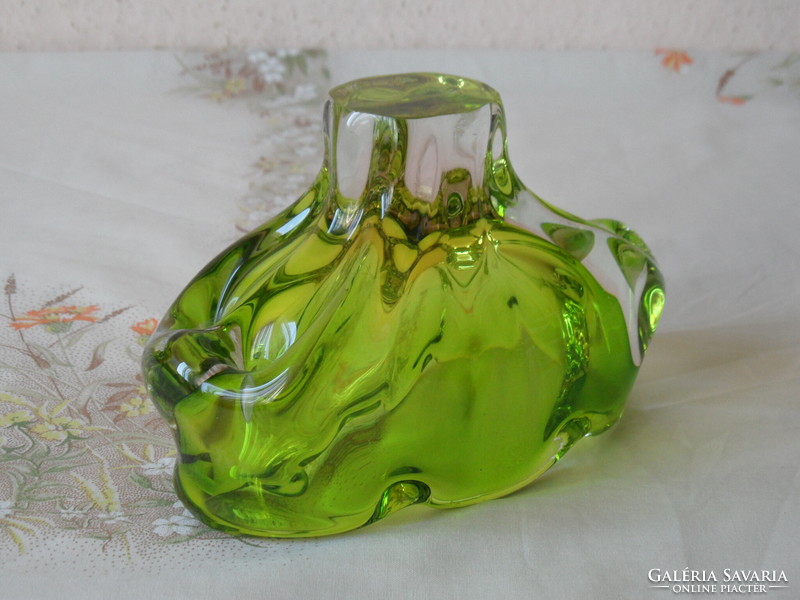 Csehszlovák zöld üveg tálka, asztalközép