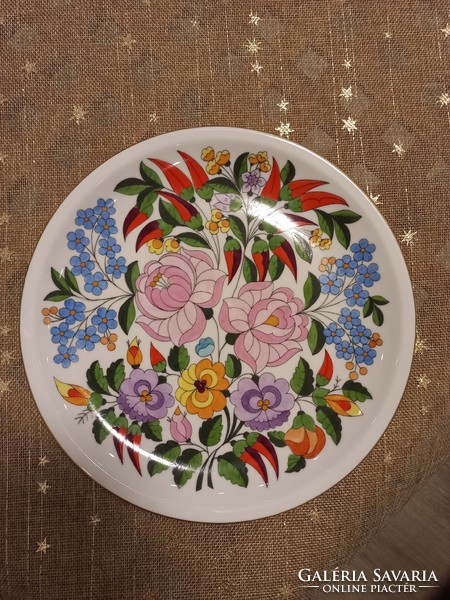 Kalocsa patterned wall plate