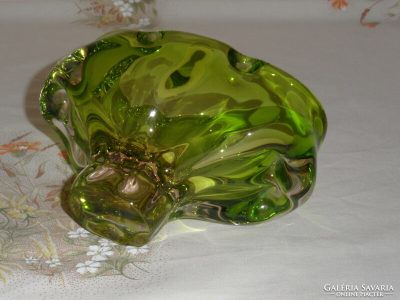 Csehszlovák zöld üveg tálka, asztalközép