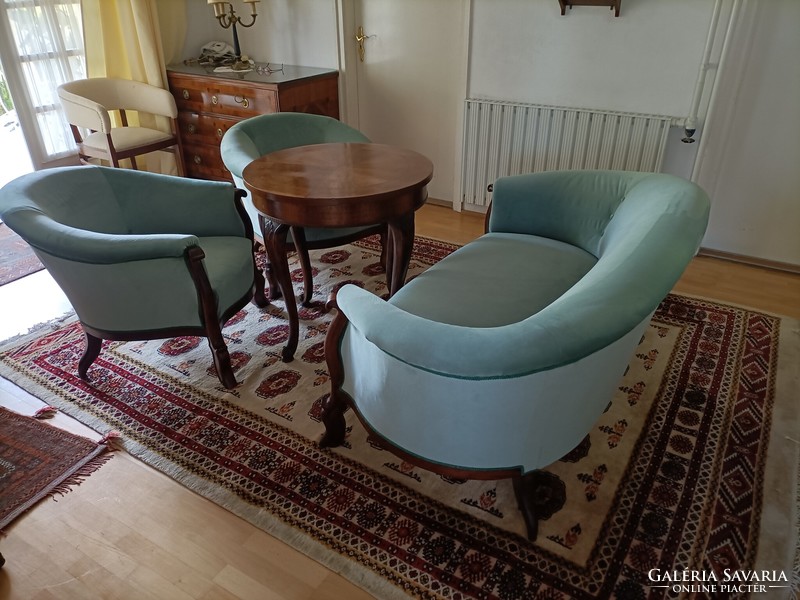 Completely renovated 4-piece elegant sofa set
