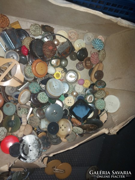 Pack of buttons, made of shells, vinyl, metal and all kinds of other...