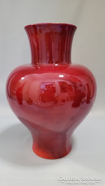Antik Zsolnay ökörvér, piros eozin mázas váza