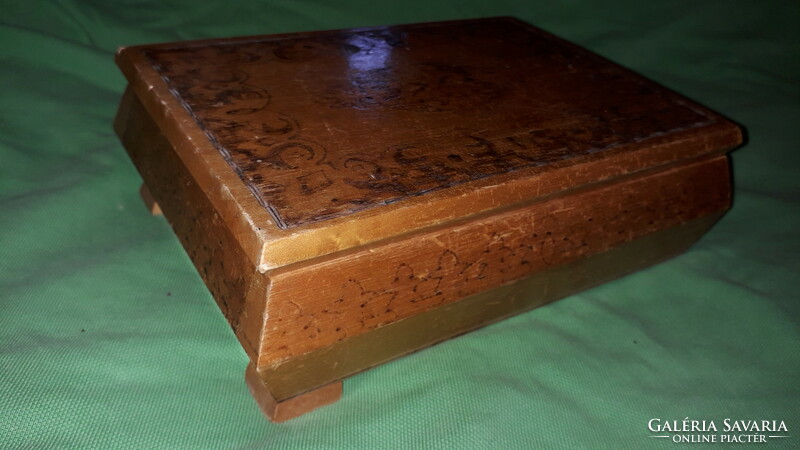Antique leg Biedermeyer wooden gift box with engraved pattern 19 x 12 x 6 cm as shown in the pictures
