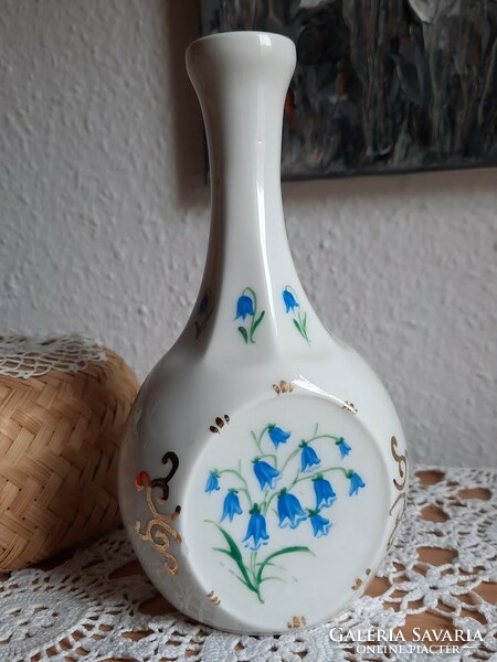 Porcelain vase / second half of xx.Szd, in my opinion, the work of an Italian manufactory