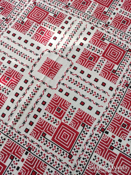 Beautiful tablecloth embroidered with white, black and red colors