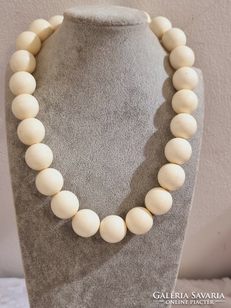 Retro (new) large pearl necklace white