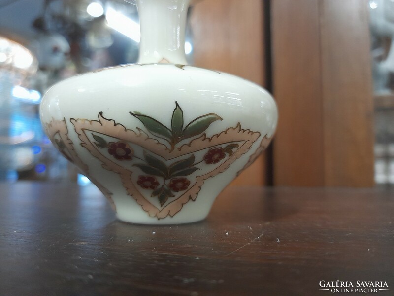 Zsolnay hand-painted small, mini bay porcelain vase with flower pattern. 8 Cm.