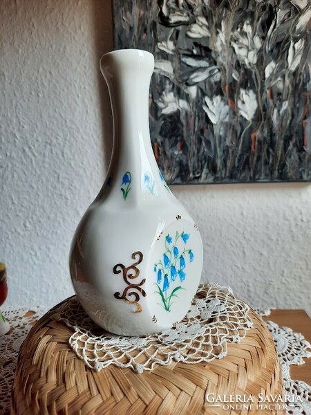 Porcelain vase / second half of xx.Szd, in my opinion, the work of an Italian manufactory