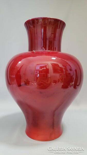 Antik Zsolnay ökörvér, piros eozin mázas váza